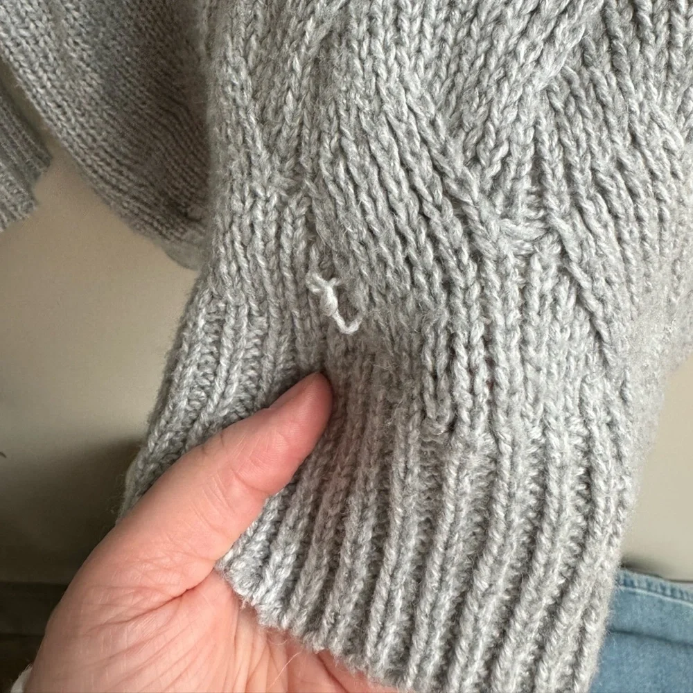 A. New. Day. Cable Knit Sweater Block Coloring White Grey Crew Neck Size Medium - Picture 6 of 9